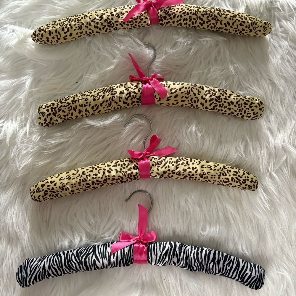 🦓 Set of Animal Print Padded Hangers 🐆